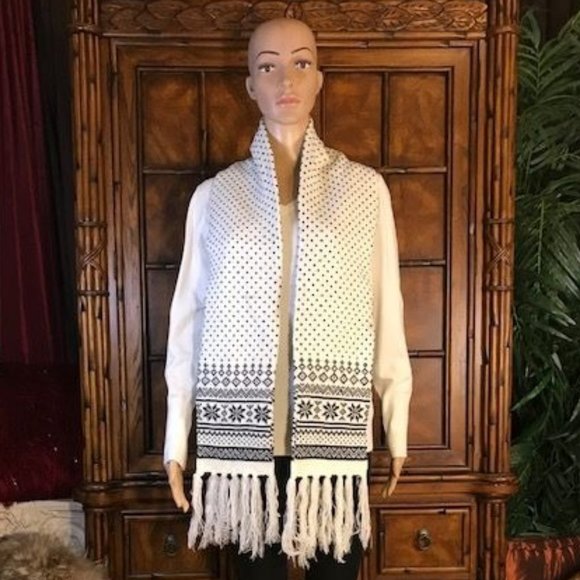 *2 PCS* Fair Isle & Hearts Scarf and Hat Set - Picture 6 of 10